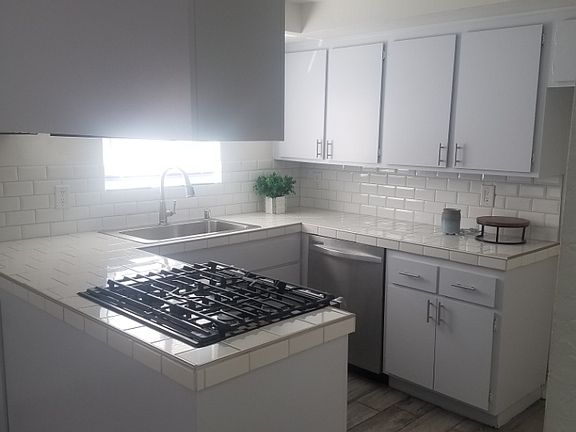 4th image of 5041 Dunbar Dr