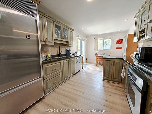 3rd image of 25 Squirewood Rd