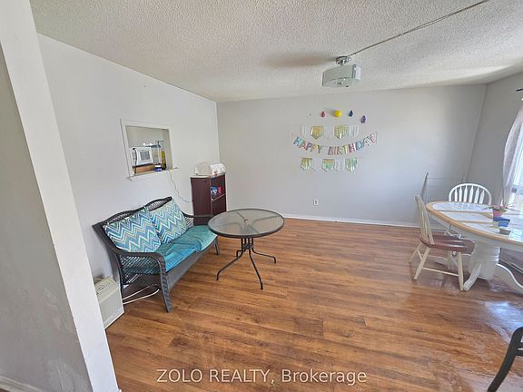 4th image of 90 Rosemund Cres #35