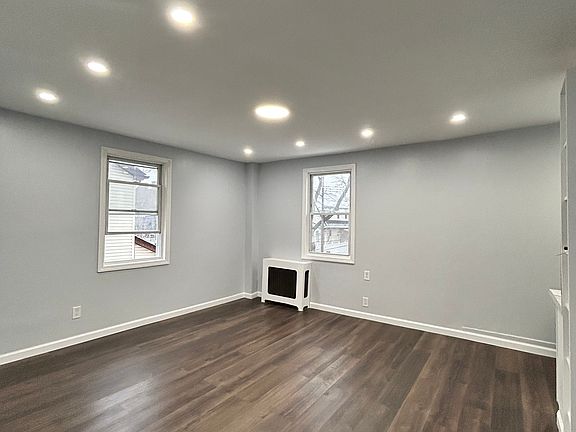 4th image of 107-29 134th St #2
