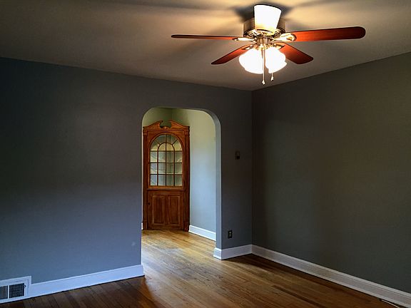 2nd image of 534 E Luray Ave