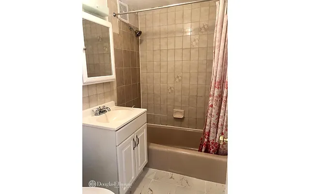 Rented by Douglas Elliman | media 20