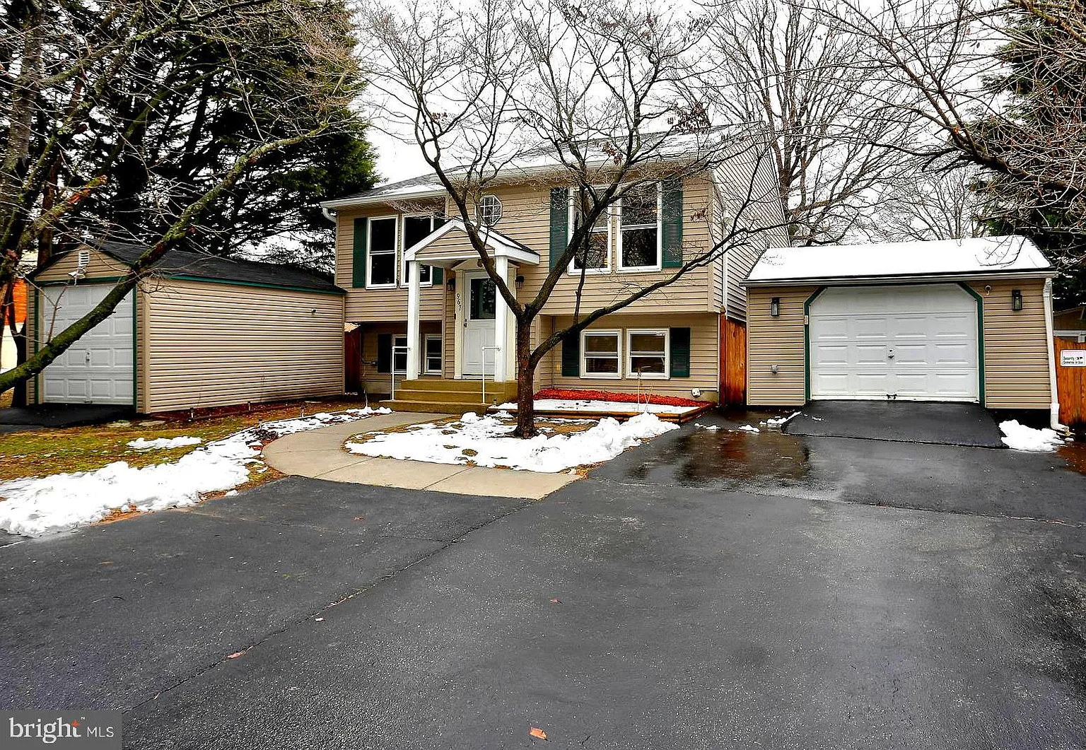 967 Beechwood Ave photo 1