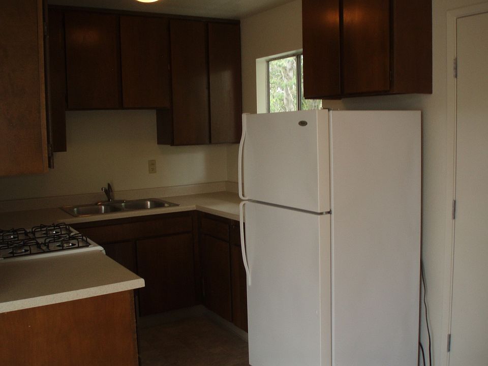 2nd image of 210 Palm Ave APT B1