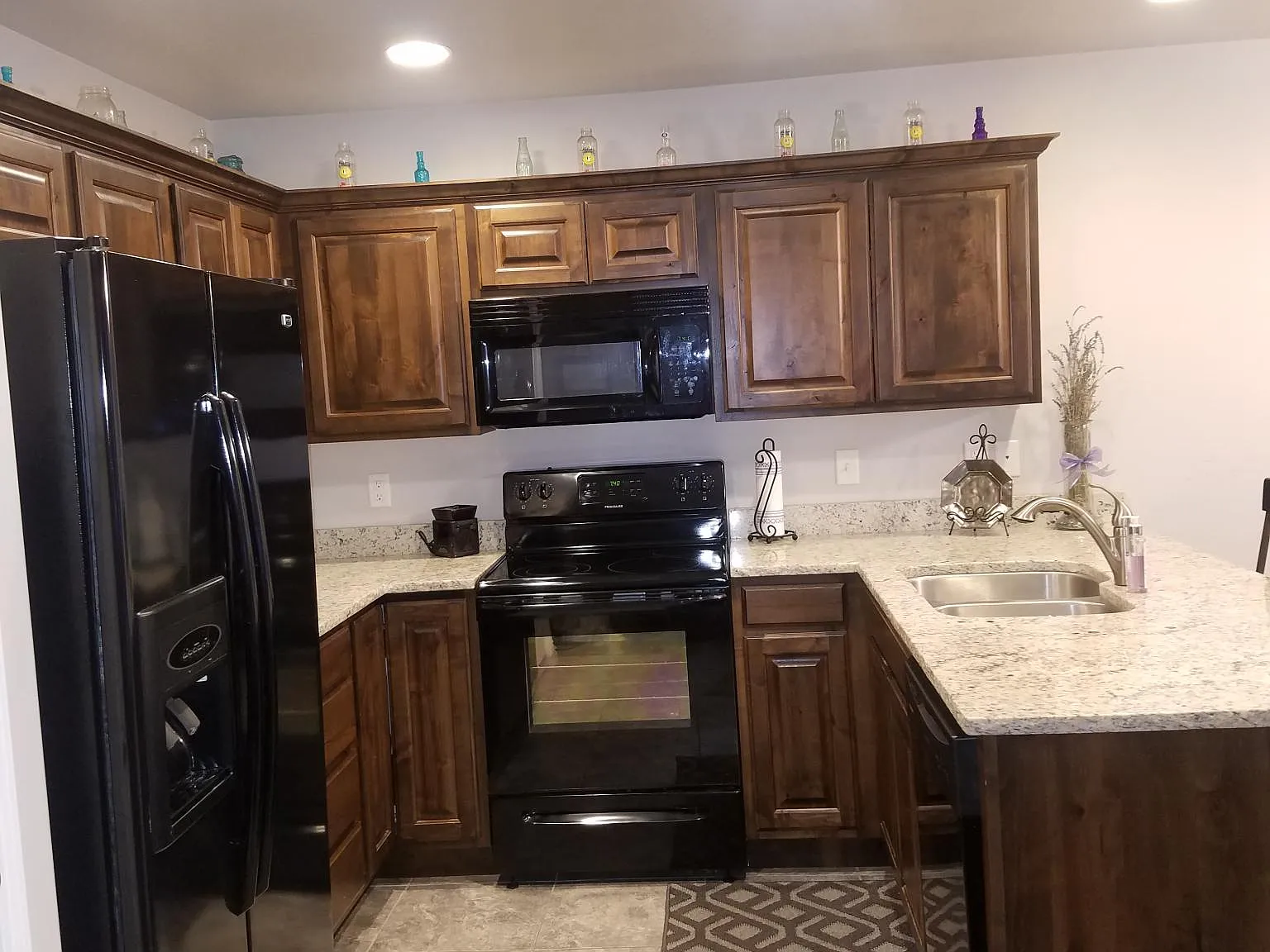 3 bed, 2.5 bath, 1400 sqft, $1,895 — Photo 3
