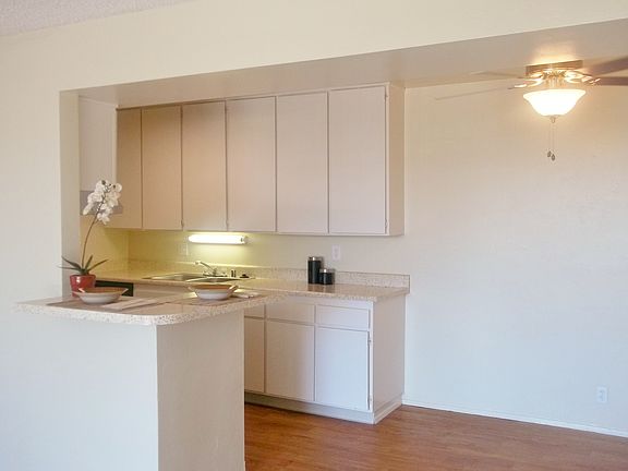 Open Bright Kitchen 