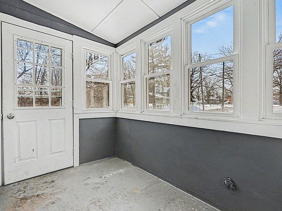 4th image of 329 Bond St