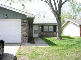 2025 Heatherwood Dr, Lawrence, KS 66047
