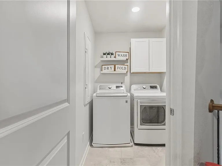 1339 Endicott Ct — Photo 18