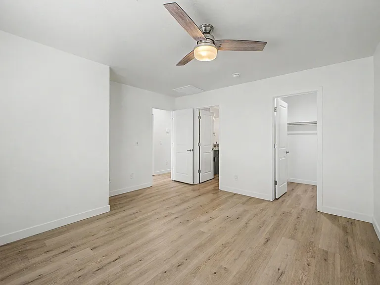 105 W Latona Rd — Photo 22