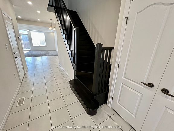 5th image of 23 Fairgrounds Dr
