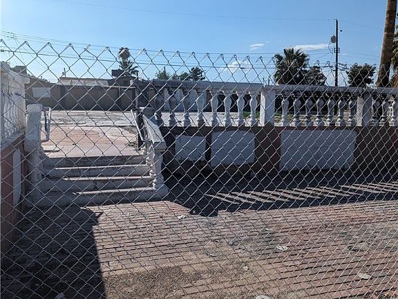 5th image of 1124 Pearl Ave