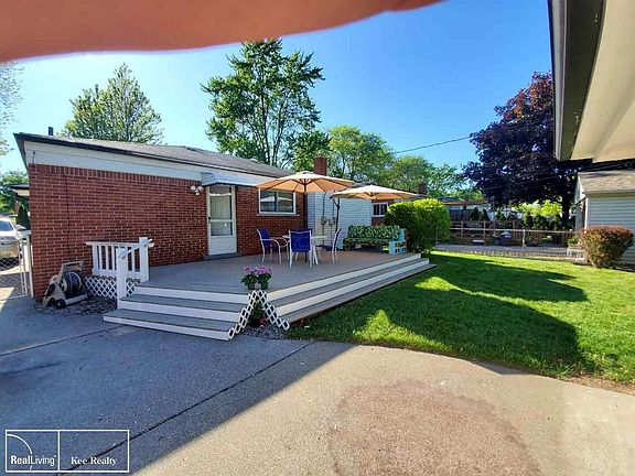 5th image of 29394 Milton Ave