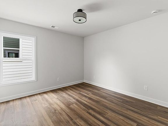 4th image of 3810 Cottage Cir