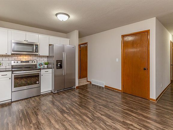5th image of 123 15th Ave NE