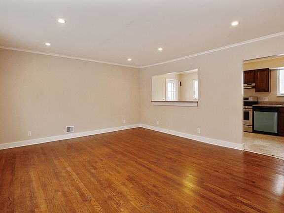 4th image of 39 N Goodwin Ave