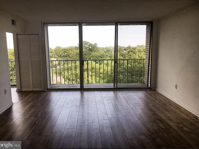401 Cooper Landing Rd #611 — Photo 8