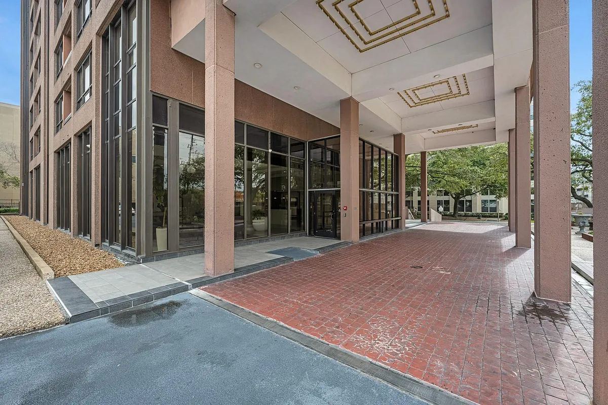 Building Photo - 5150 Hidalgo St #202