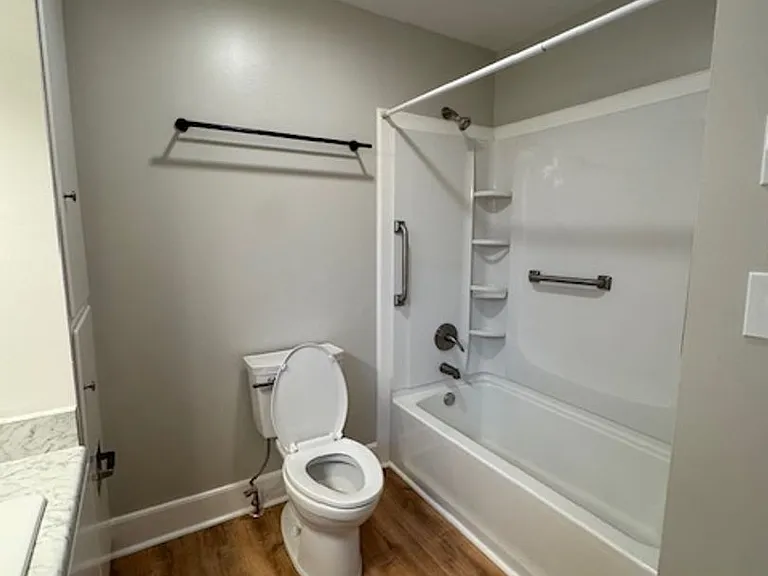 411 Croft St — Photo 17
