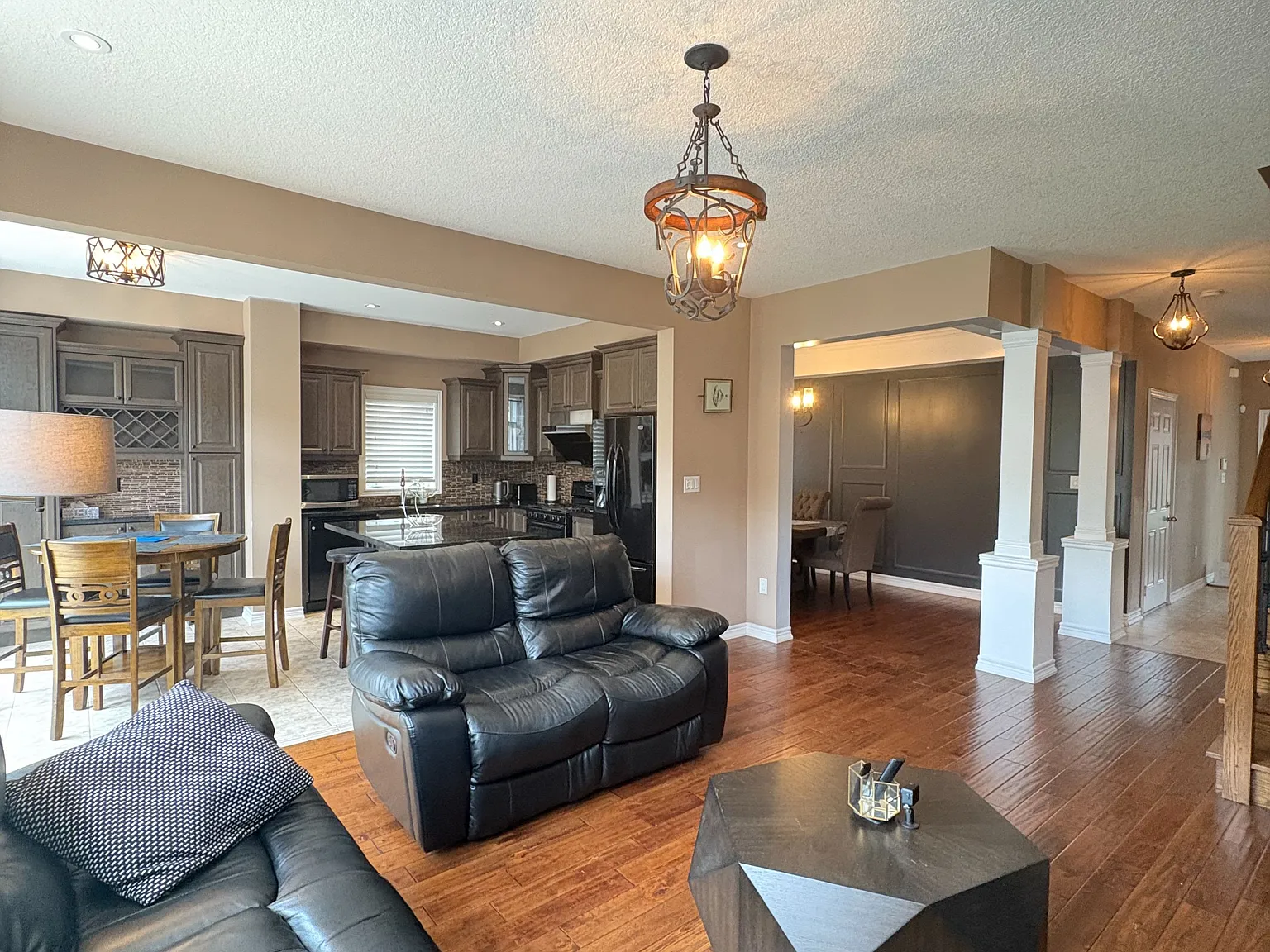 6 bed, $4,500 — Photo 2
