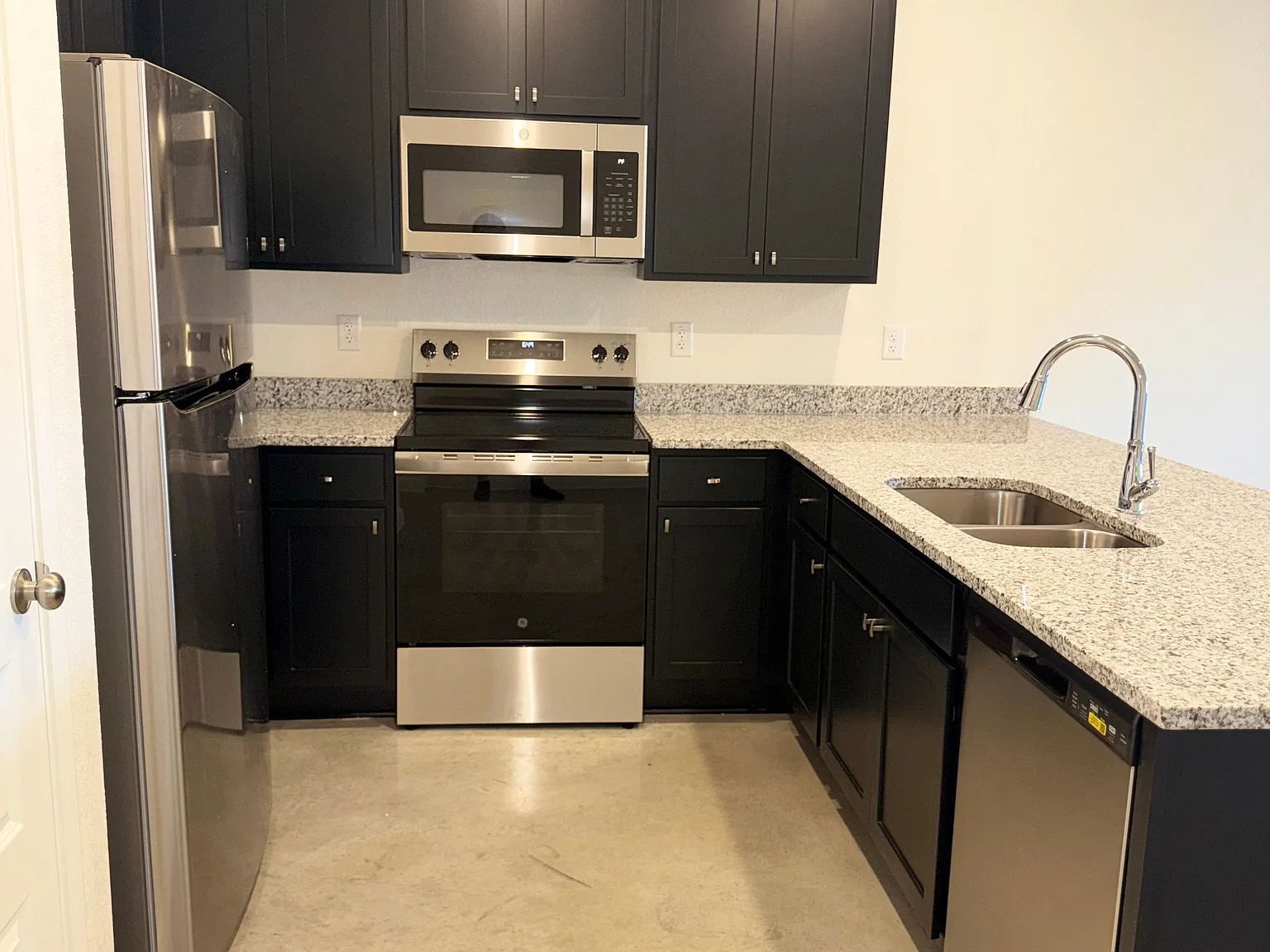 3 bed, 2.0 bath, $1,500 — Photo 3