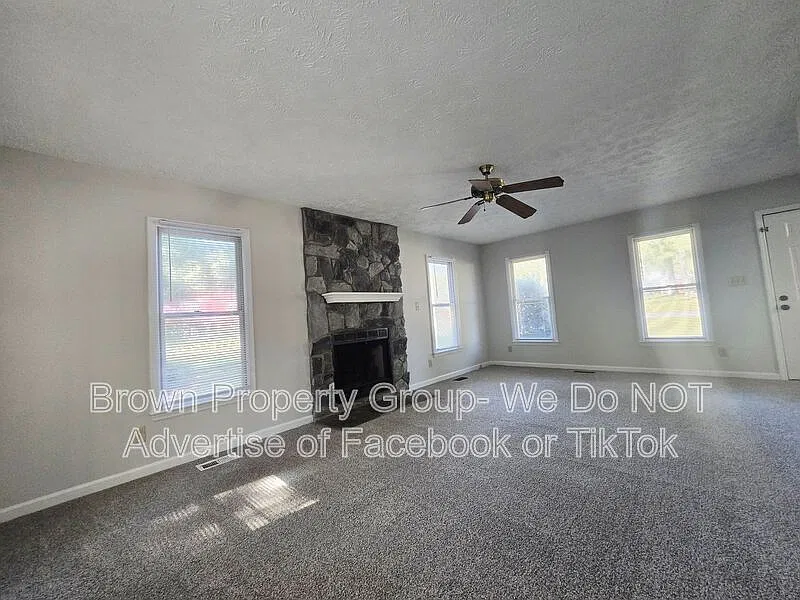 3 bed, 2.5 bath, 1500 sqft, $1,695 — Photo 2