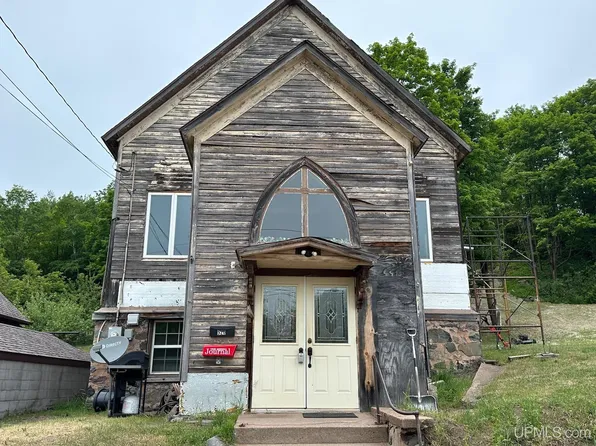 520 Bluff St, Negaunee, MI 49866