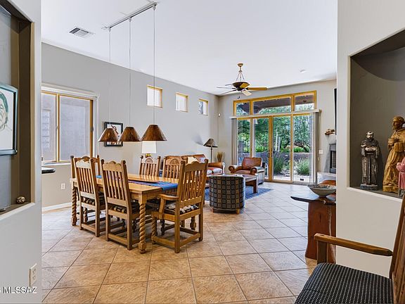 4th image of 262 Market Cir