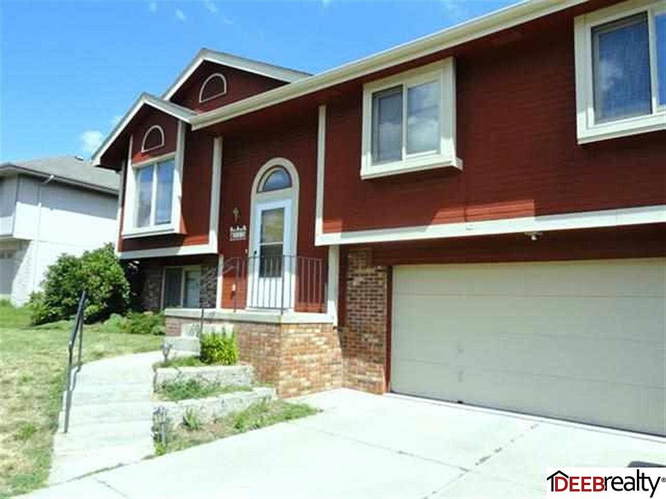 1st image of 203 Oakwood Dr