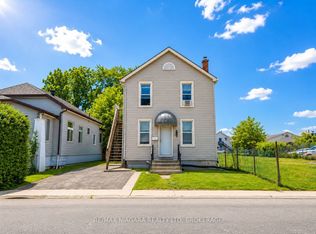 4 Manchester Ave, Saint Catharines, ON L2R 1N8