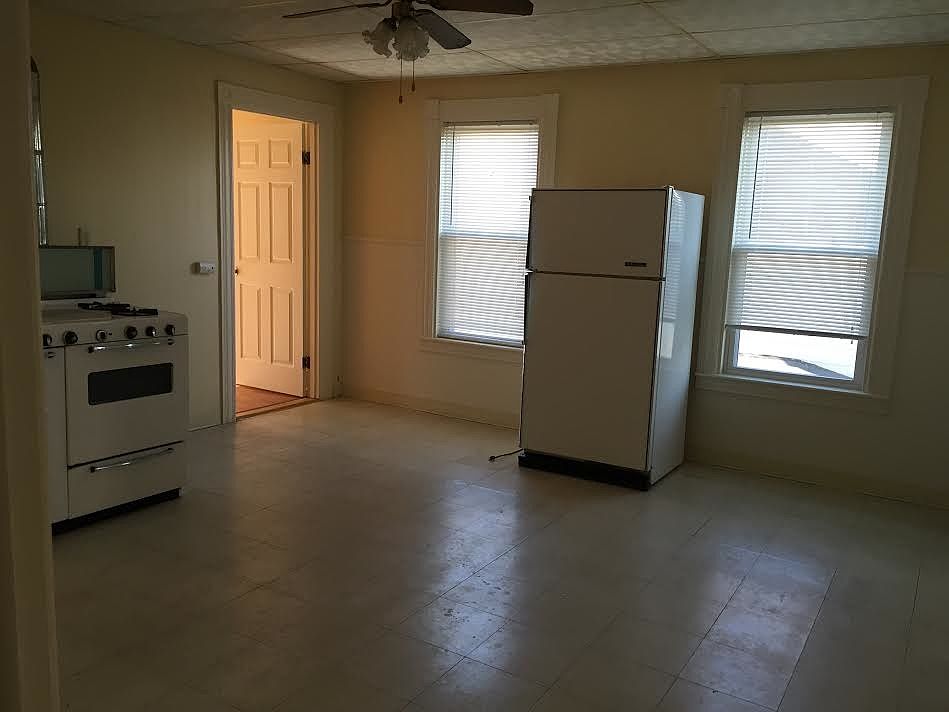 2nd image of 632 Silver St APT 2W