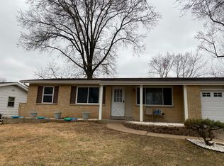 3926 Via Miralesta Dr, Saint Louis, MO 63125