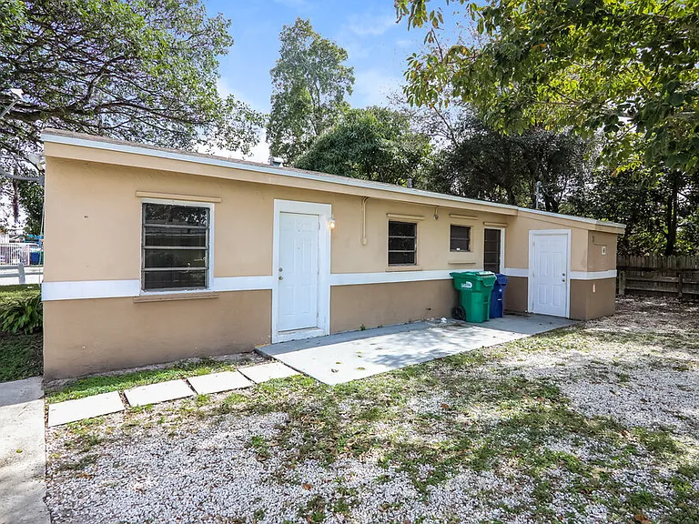 15420 NW 27th Pl — Photo 24