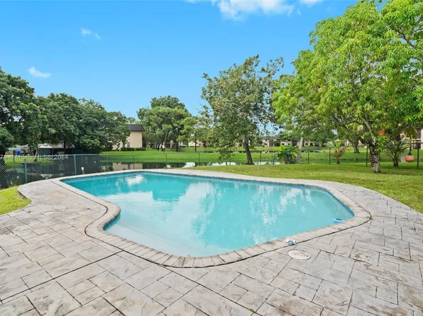 291 NW 93rd Ave, Pembroke Pines, FL 33024