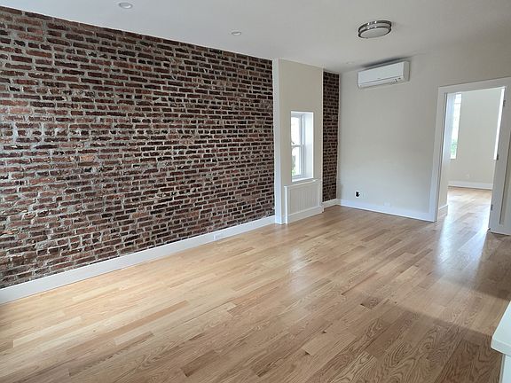 4th image of 290 Clifton Ave Floor 1