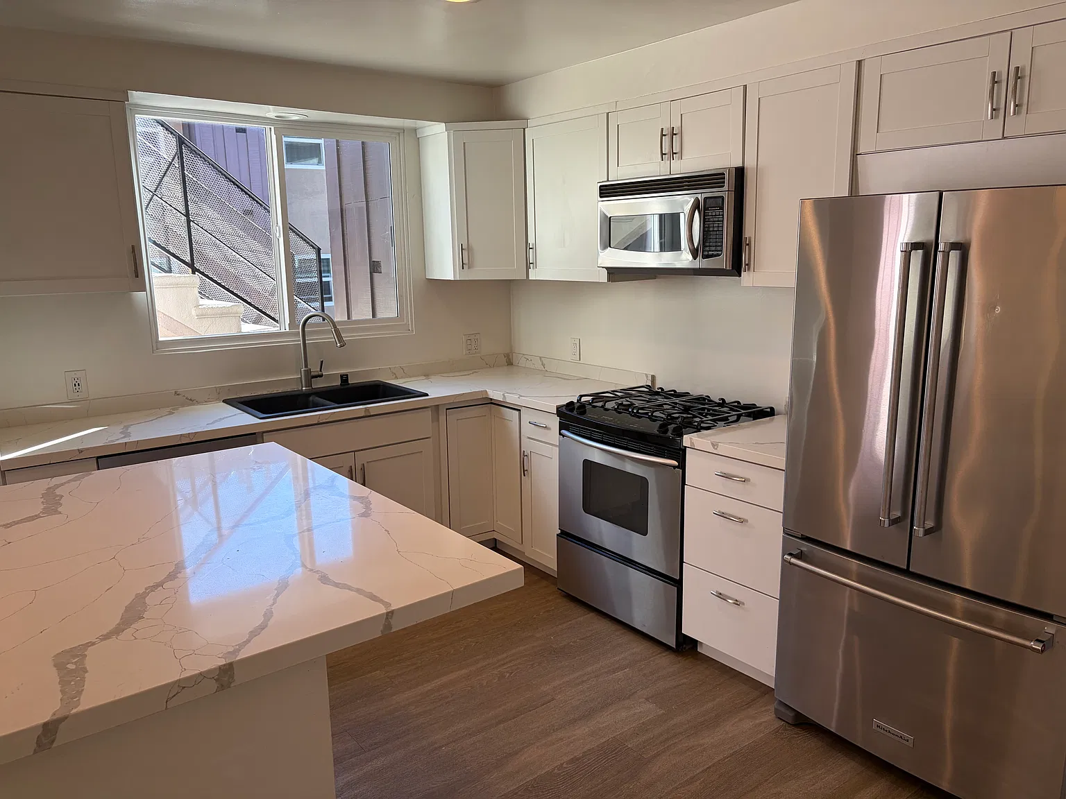 605 Illinois Ct — Photo 1