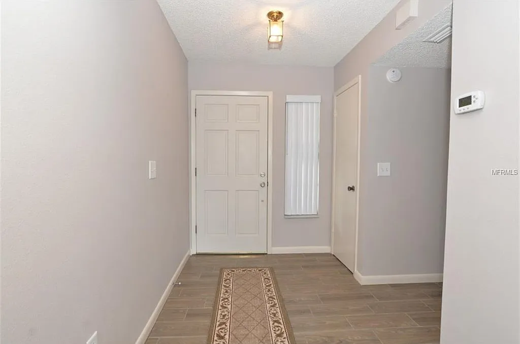 422 E Springtree Way — Photo 4