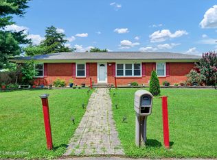8206 Ardenia Ln, Louisville, KY 40228