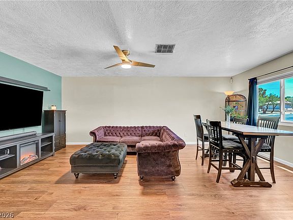 4th image of 1102 Arapaho Way