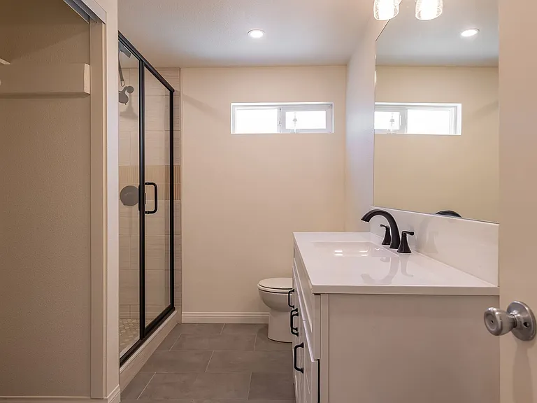 216 Barbara St — Photo 9