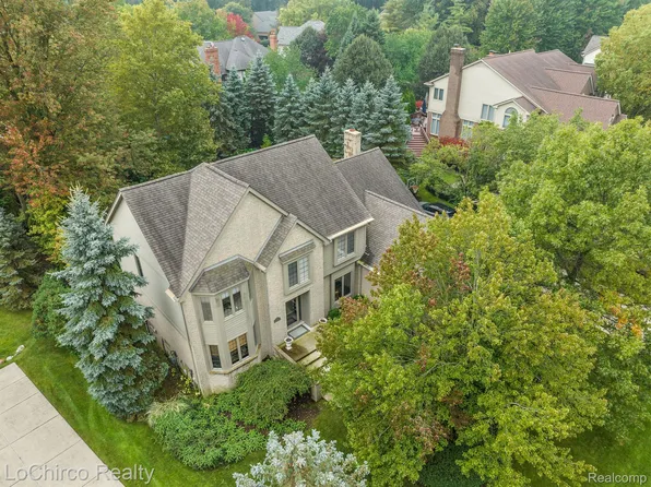1773 Skyline Dr, Rochester Hills, MI 48306
