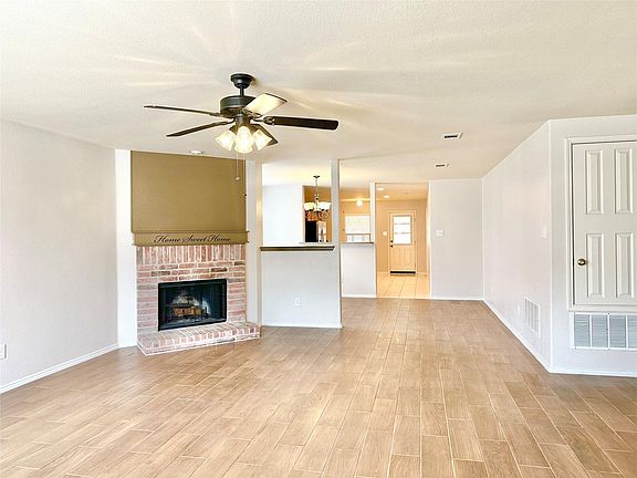 3rd image of 416 Lead Creek Dr