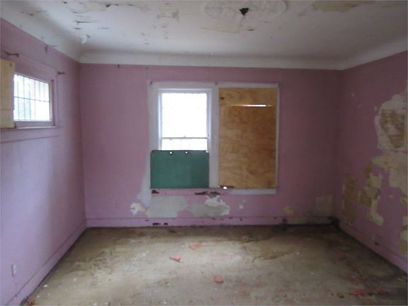 3rd image of 16524 Lawton St