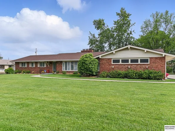 10323 Hilltop Rd, Omaha, NE 68134