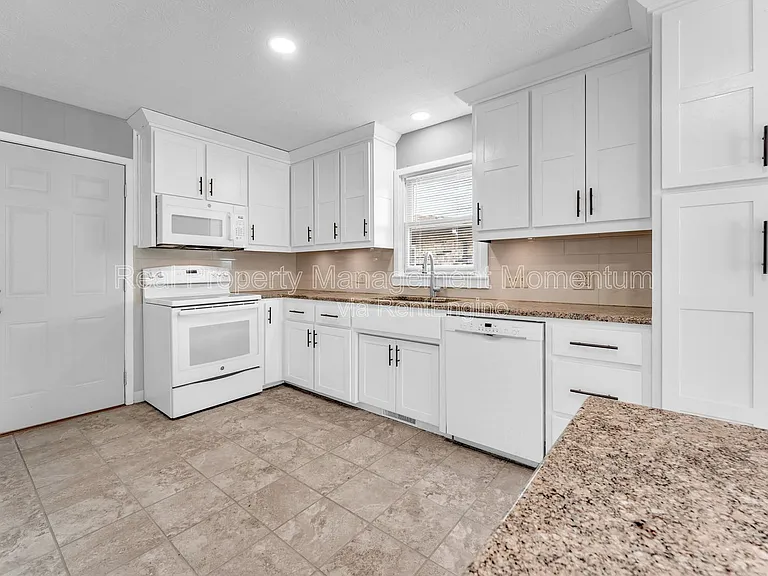 3204 N Wildan Ave — Photo 7