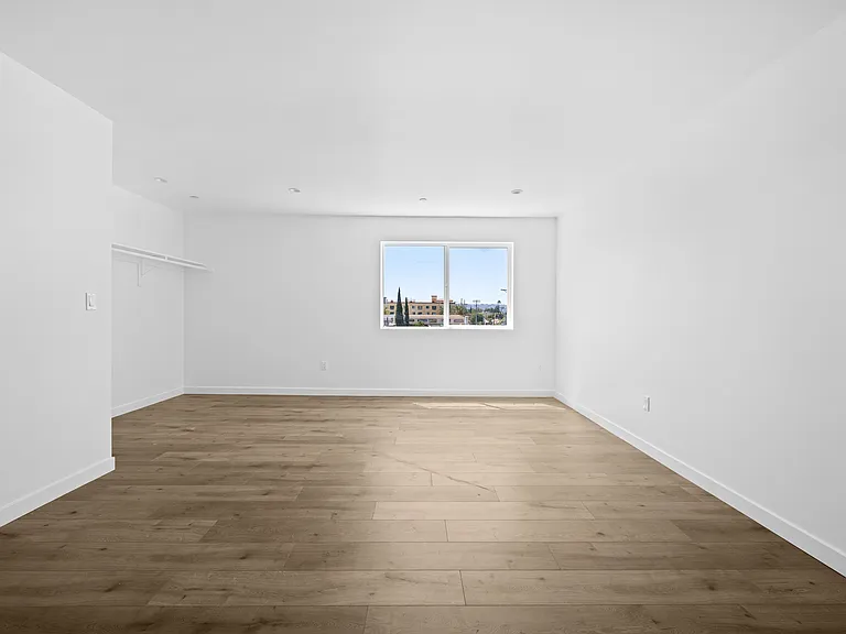 6830 Hazeltine Ave — Photo 56