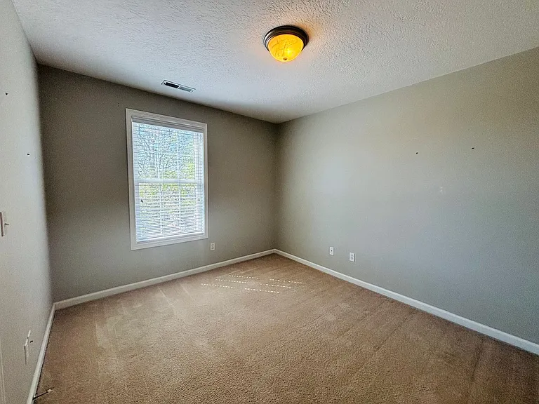 200 Meadow Dr — Photo 16