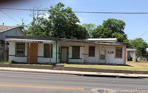 4th image of 5001 S Flores St