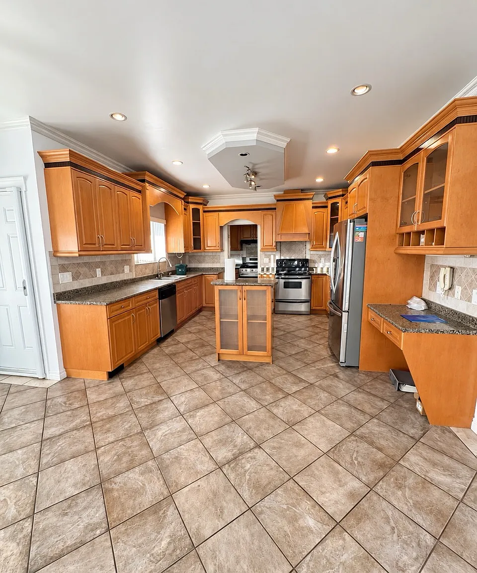6 bed, 4.5 bath, 3000 sqft, $4,500 — Photo 4