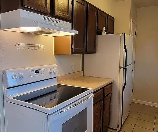 4th image of 4385 Avenida Palermo APT D